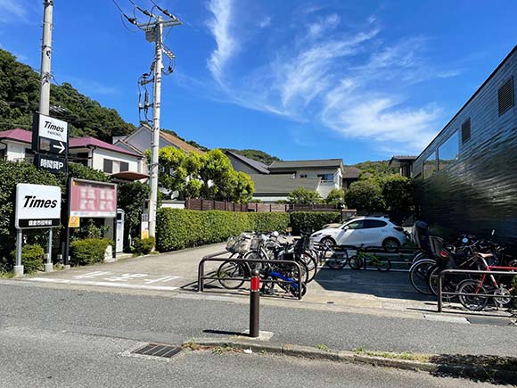 スターバックス隣の駐車場