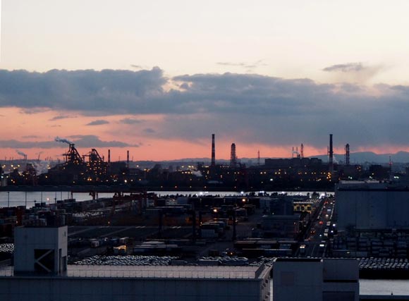 川崎工場地帯の夕景