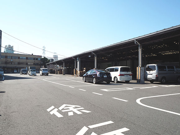 南部市場の駐車場