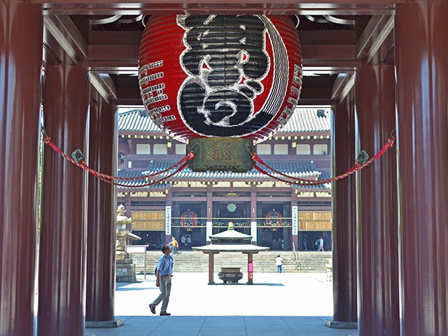 川崎大師平間寺の大山門の大きな提灯