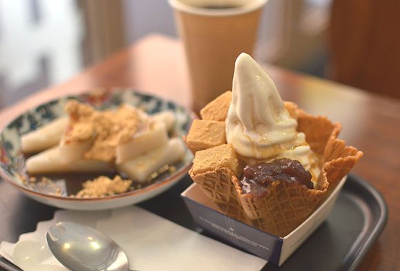 ワッフルコーンに久寿餅とあんとソフトクリーム