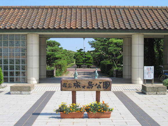 沖縄のような雰囲気の公園の入り口