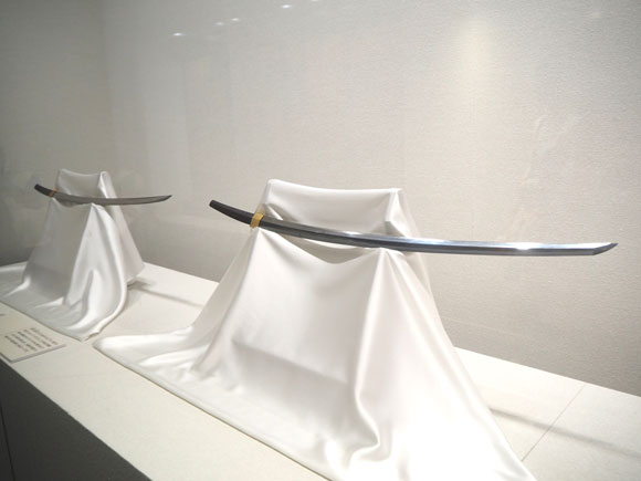 輝く日本刀の展示