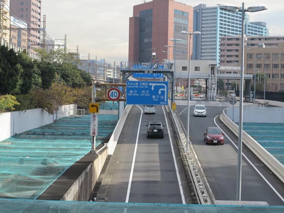 高速道路と看板