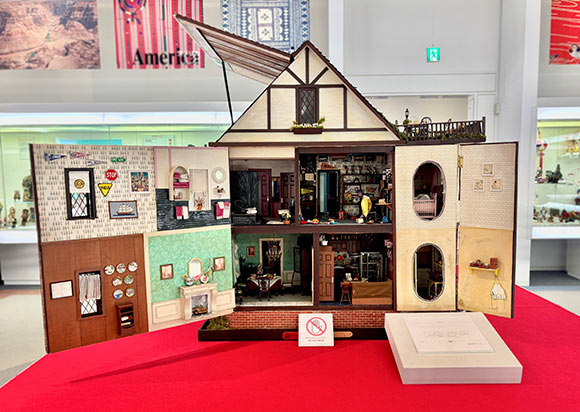 オールドアメリカンなドールハウス