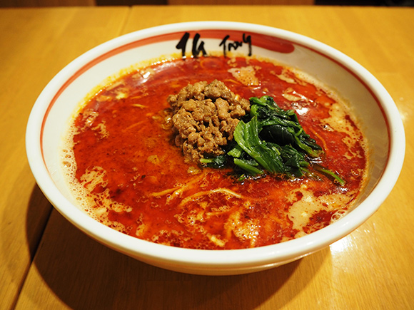 ひき肉と青菜が乗った担々麺