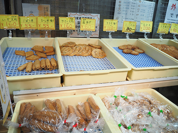 練り物が並ぶ店頭