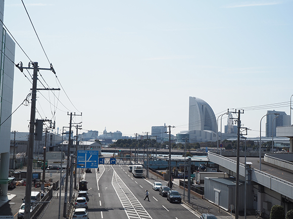市場の近くから見える横浜の景色