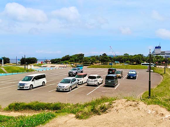 広々とした駐車スペース