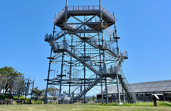 鉄骨の大きな建物