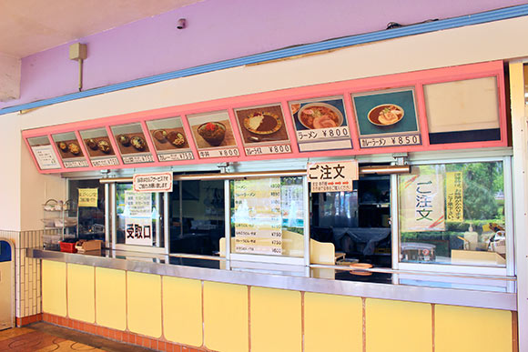 食堂の注文カウンター