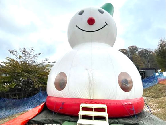 雪だるま型の遊具