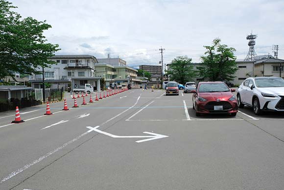 広々とした駐車場