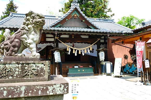 狛犬が建つ神社