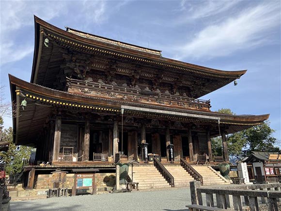 金峯山寺の本堂