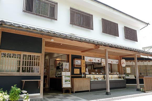 和風のモダンな建物