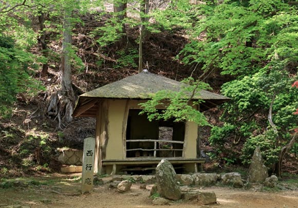 三角屋根の小さな建物