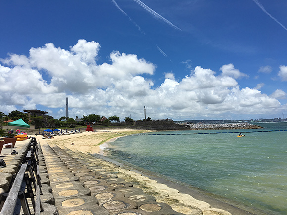 透き通った海