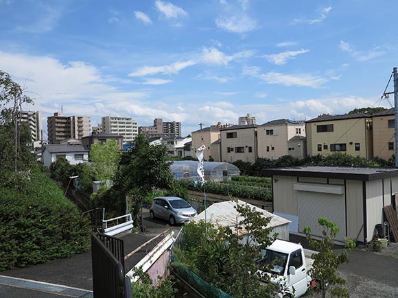 住宅地にある農園