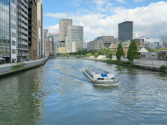 難波橋から見える水上バス