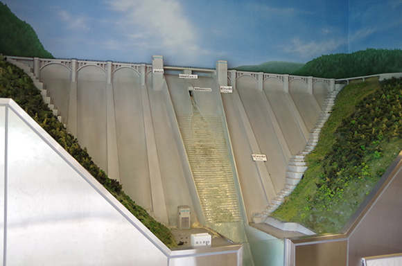 浦山ダムの模型
