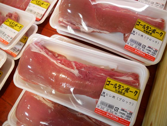 パックの豚ヒレ肉ブロック