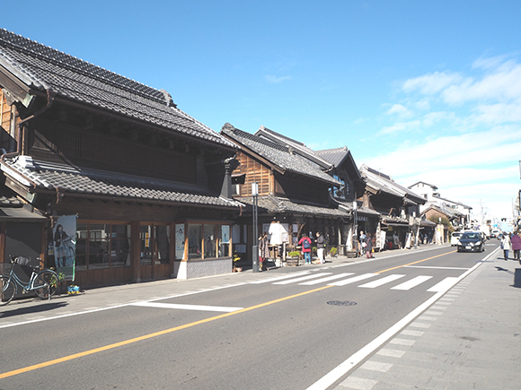 蔵造りの建物が並ぶ通り