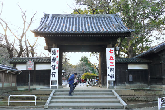 喜多院最古の建物である山門