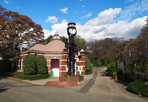 わんぱく広場の駅舎