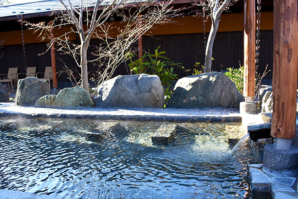 石造りの座湯