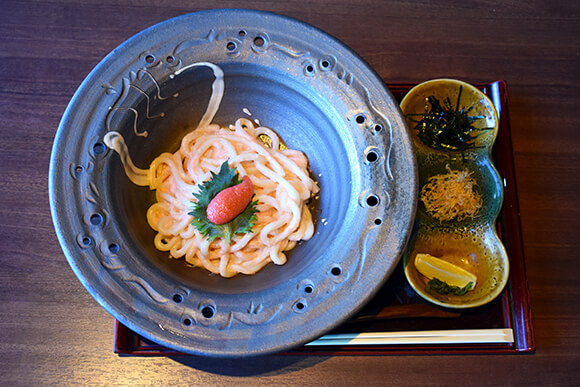 器に盛られた明太子のうどん