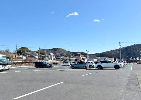 アスファルトの駐車場