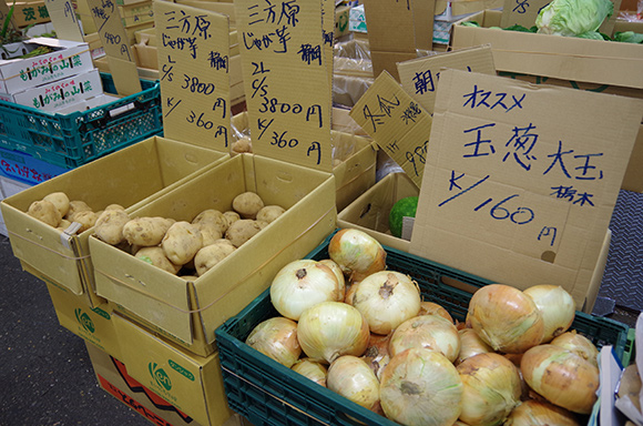 箱入りの野菜