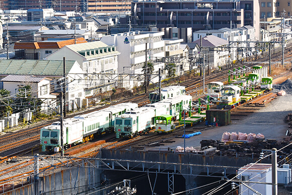 トレインテラスから臨む保線車両