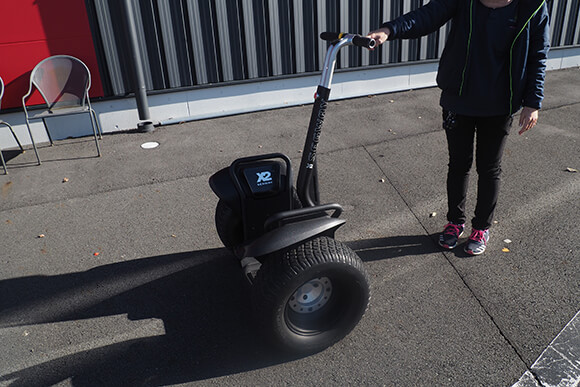 車のタイヤのような丈夫なセグウェイ