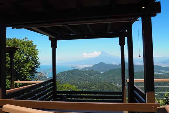 ガゼボから見える富士山