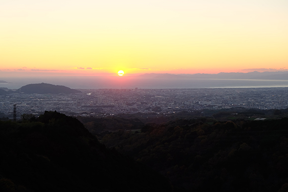 夕日が照らす町並み