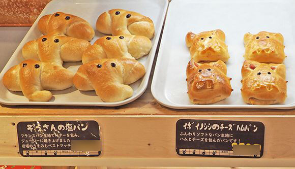 象や猪の形のパン