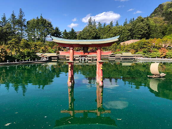 水に浮かぶ厳島神社