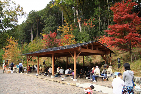 紅葉の時期の足湯