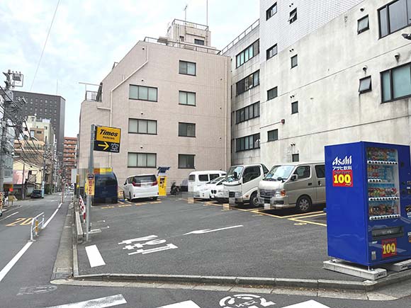 TOCの近くにある大きな駐車場