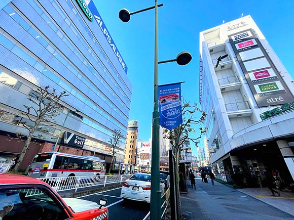 大きなビルな建ち並ぶ五反田駅西口