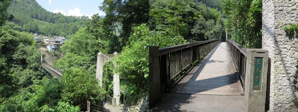 長くつづく吊り橋