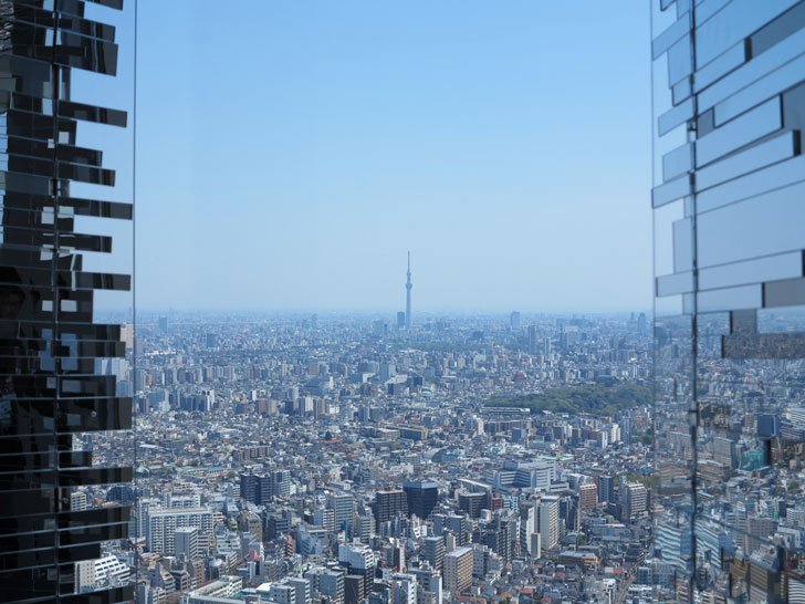 鏡に映り込んだ不思議な景色