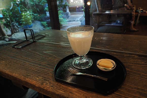 甘酒屋の甘酒と漬物