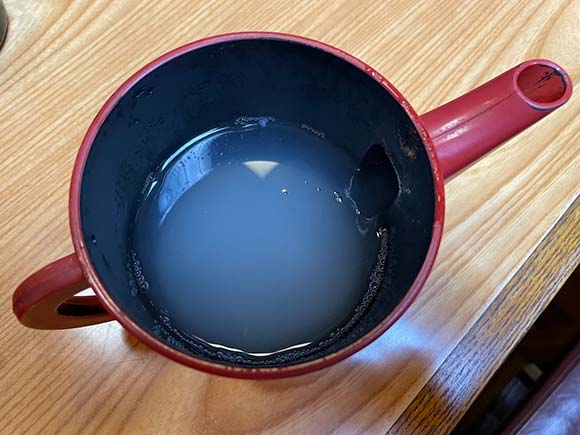 器に入ったそば湯