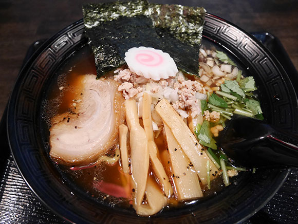 具沢山の醤油ラーメン