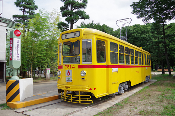 黄色い都電の車両