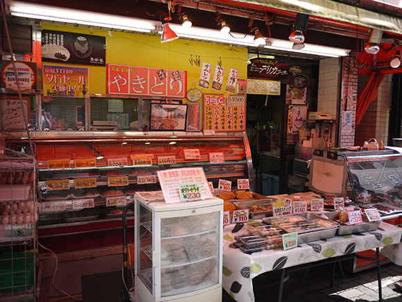 焼き鳥も売っている精肉店