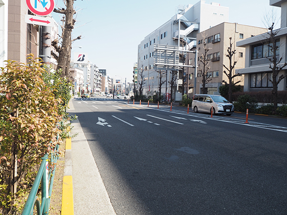 3車線の道路